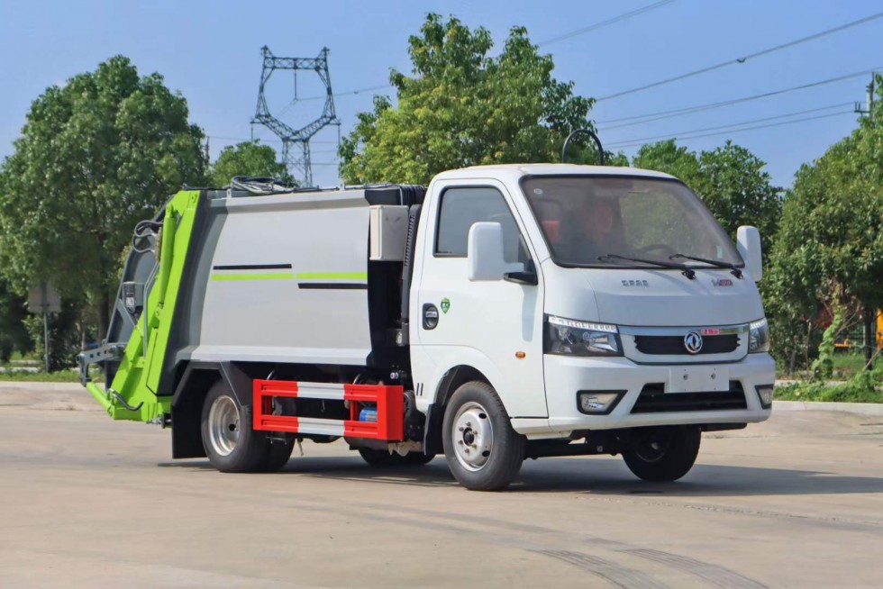 東風(fēng)途逸藍(lán)胖5.5方壓縮垃圾車